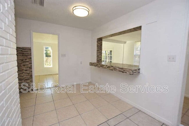 Building Photo - 105 Flamingo Dr