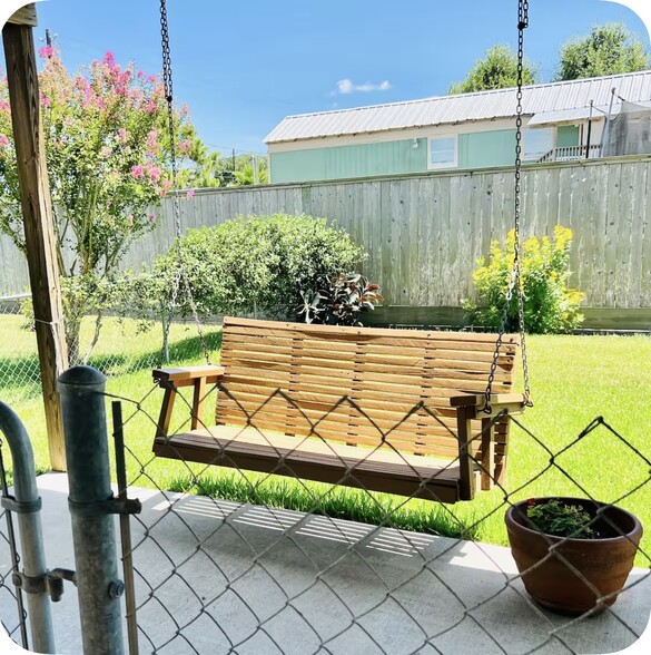 Building Photo - 402 14th St