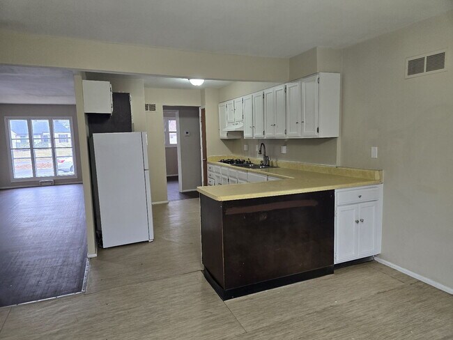 Building Photo - Charming 3-Bedroom Home Coming Soon in Sai...