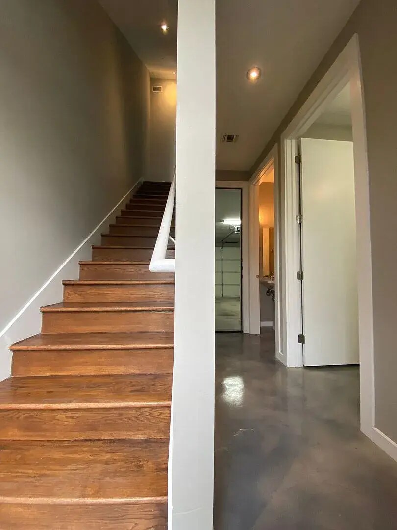 Entry Level - 1132 E Quincy St