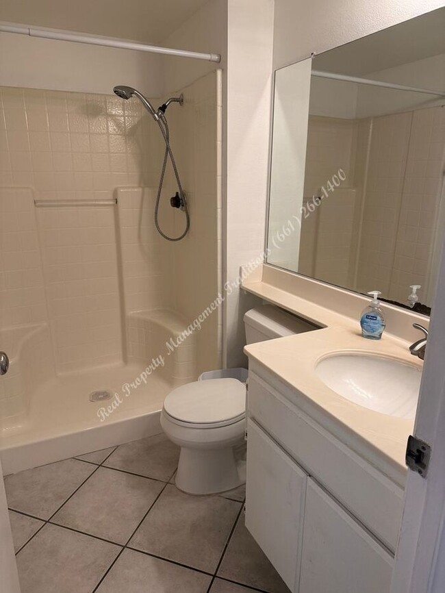 Building Photo - *** Please call us @ 661-266-1400 for information on availability, showings and applications proc...