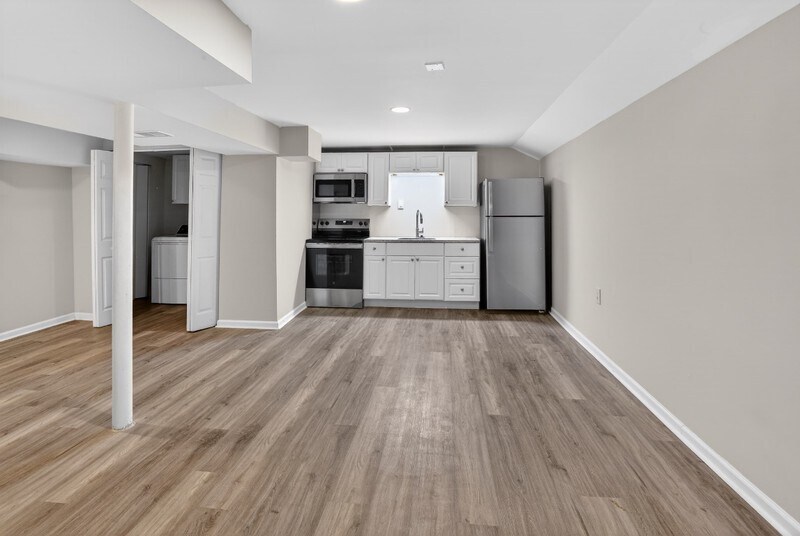 Building Photo - 586 Oakside Dr SW