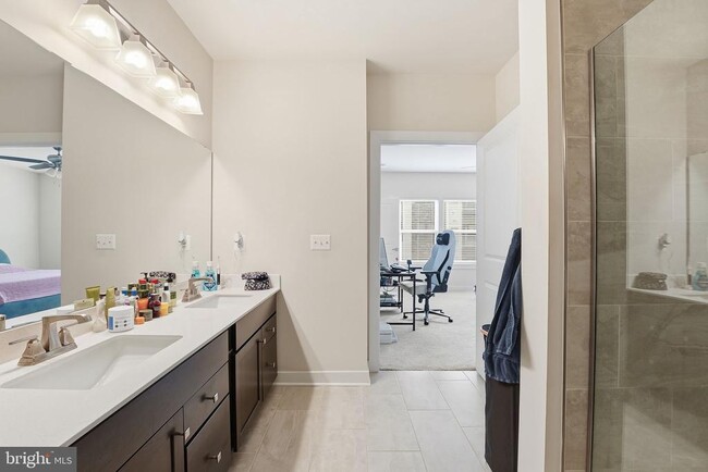 Building Photo - 46294 Mount Milstead Ter