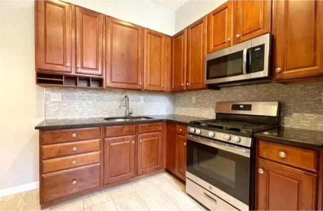 Building Photo - 413 W Porter St