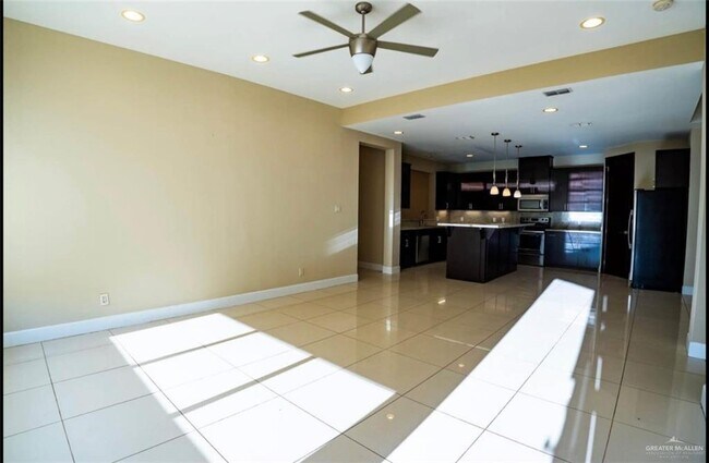 Building Photo - 17 W Agusta Ave