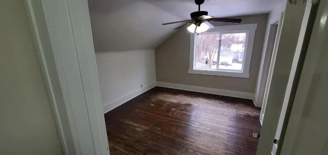 Building Photo - Charming 2 Bedroom, 1.5 Bathroom Home for ...
