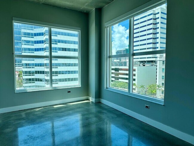 Building Photo - 313 NE 2nd St