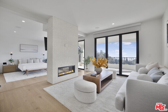 Building Photo - 7212 Mulholland Dr