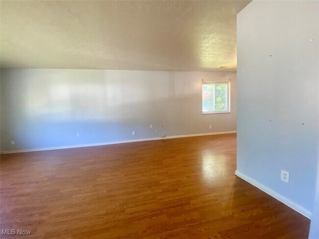 Building Photo - 1803 Cromwell Dr