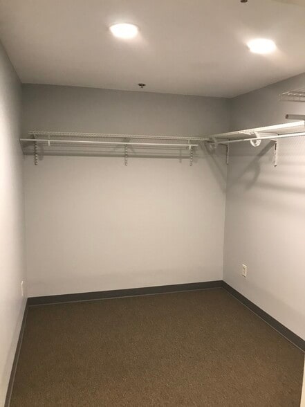 Building Photo - 464 Pratt Street Ext