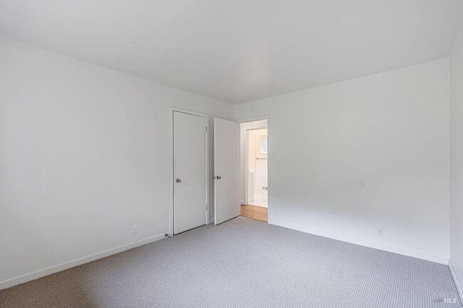 Building Photo - 153 Willow Ave