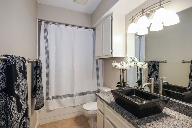 Building Photo - 2 Bed / 1 Bath Condo South Tulsa - Availab...