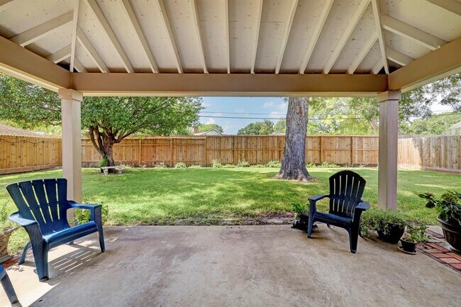 Building Photo - 2910 Freshmeadows Dr