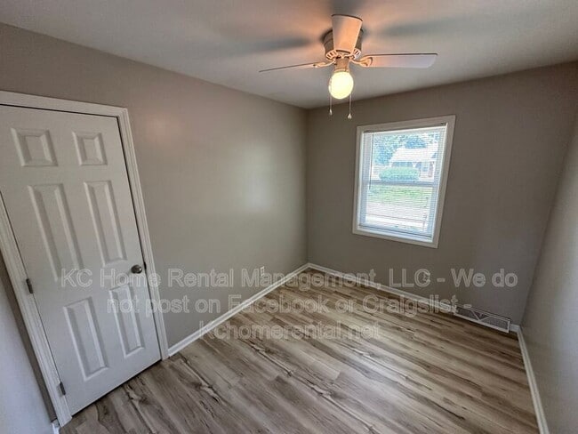 Building Photo - 5029 NE 56th Pl