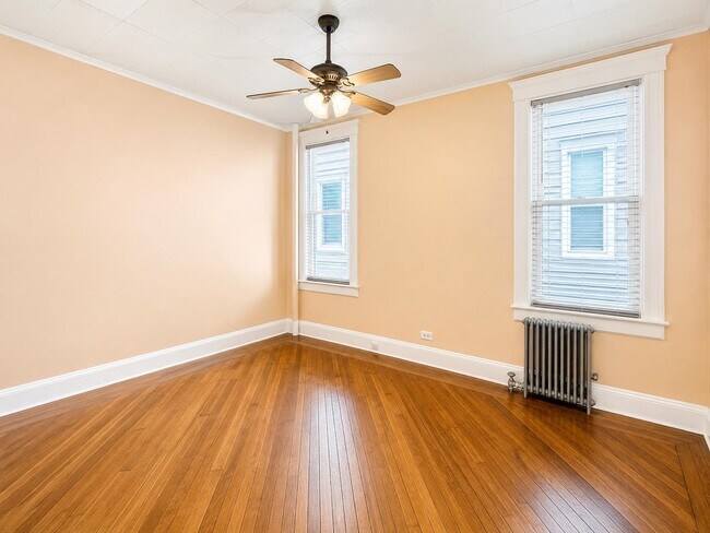 Building Photo - 26 W 35th St