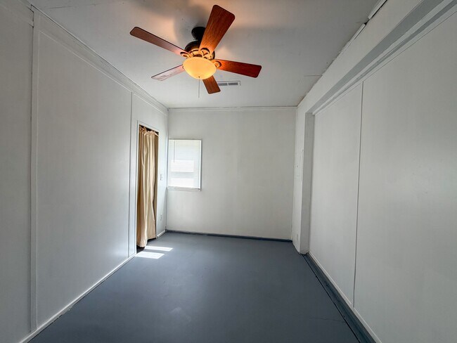 Building Photo - 3520 Oakridge Ave