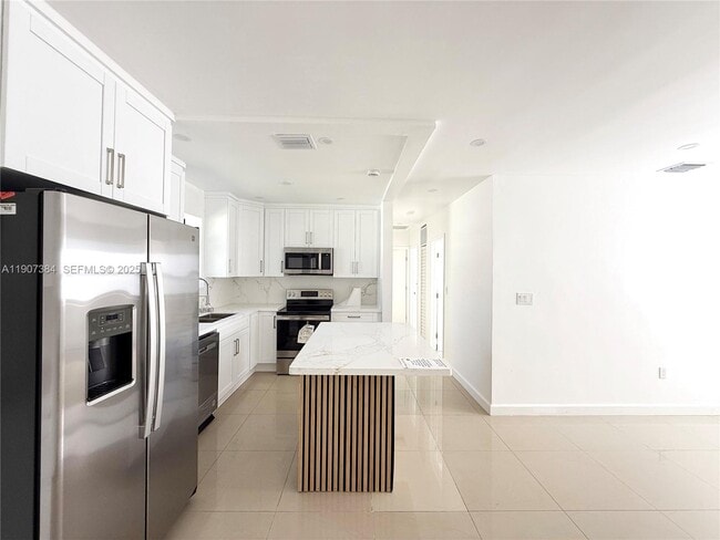 Building Photo - 631 NE 171 St