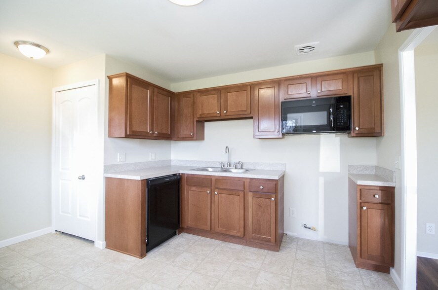 Building Photo - 5262 Spicer Rd