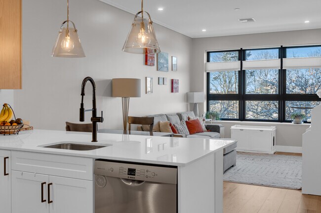 Primary Photo - 70 Leo M Birmingham Pky