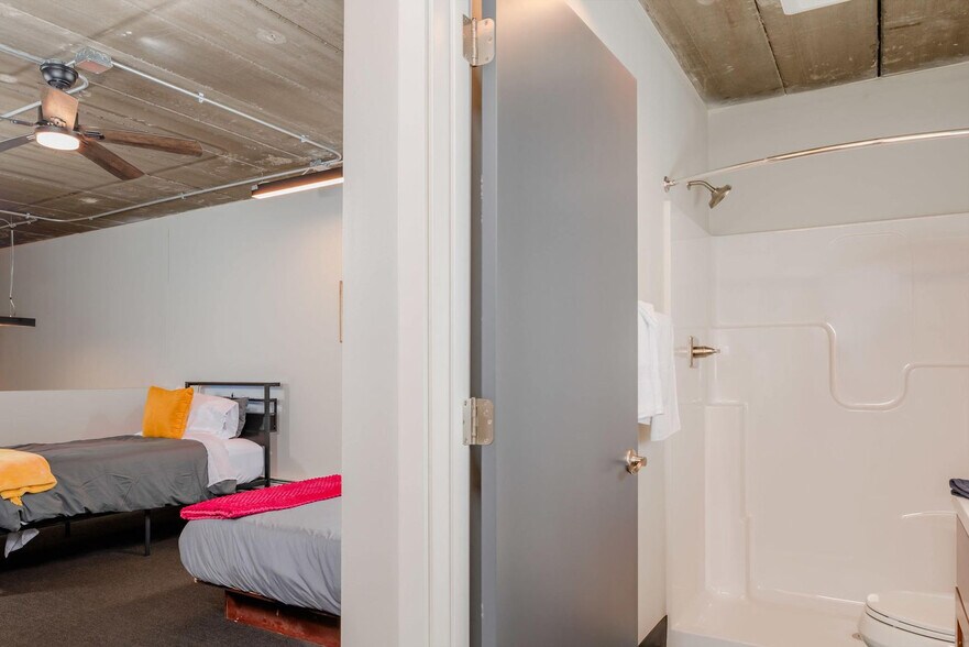 Building Photo - 217 S Badger Ave