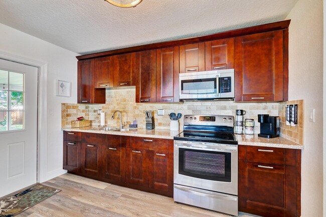 Building Photo - 4910 Garden Ave