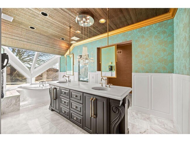 Building Photo - 1560 Bluff Creek Dr