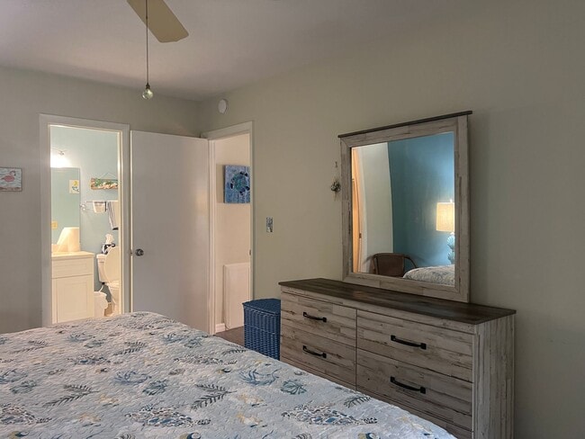 Building Photo - Venice, FL 1BD + Den/2BA Condo in Sea Villas