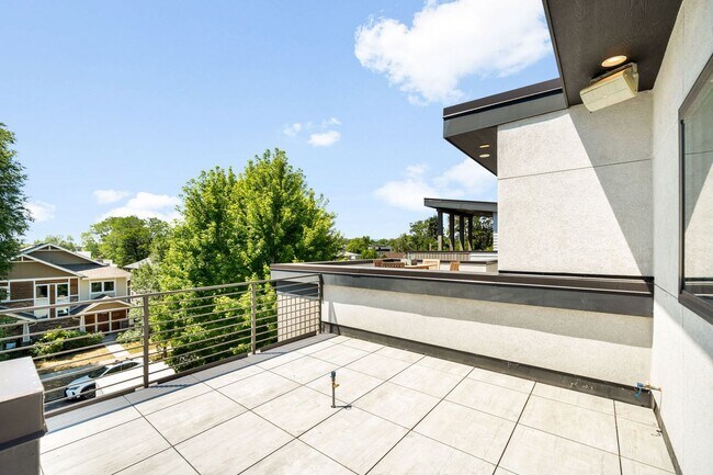 Building Photo - 3BD, 4BA Sunnyside Home With Office and Rooftop Deck