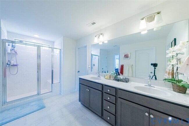 Building Photo - 5001 Maben Hill Ln