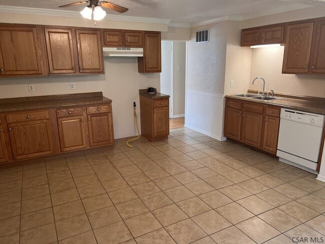Building Photo - 138 Work Dr