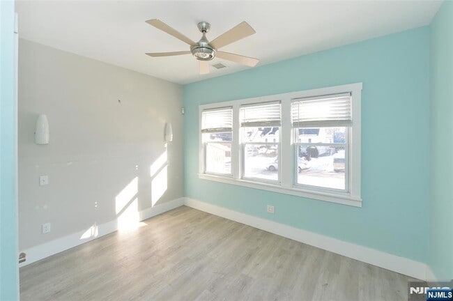 Building Photo - 117 Lake St