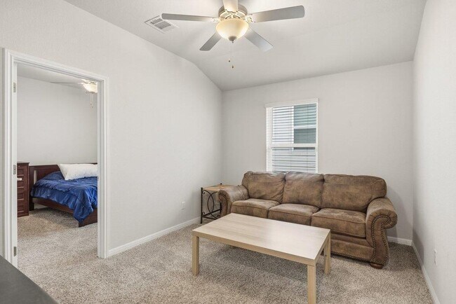 Building Photo - 225 El Capitan Lp