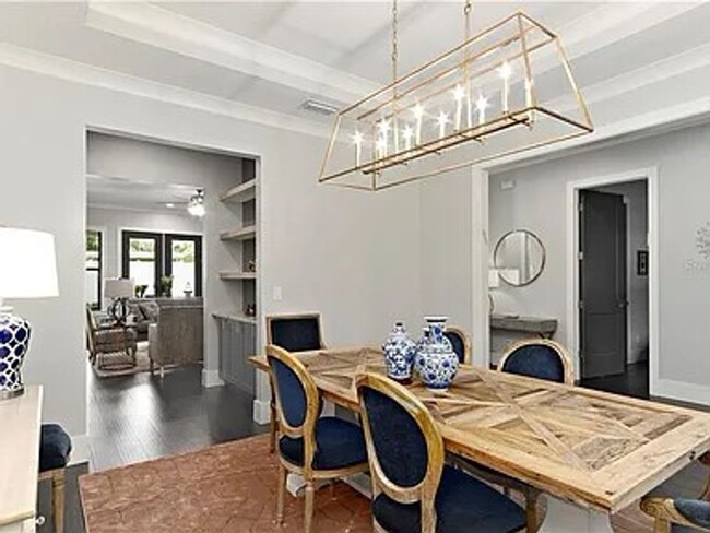 Building Photo - Exquisite 4-Bed, 5.5-Bath Executive Retrea...