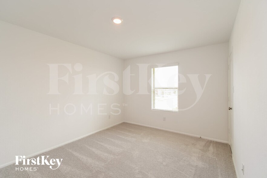 Building Photo - 707 Willow Harbor Ln