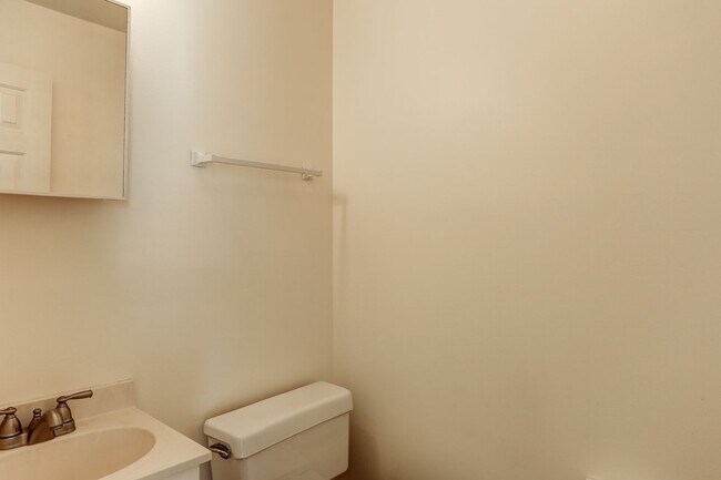 Building Photo - 3 Bedroom 1.5 bath home in Etters