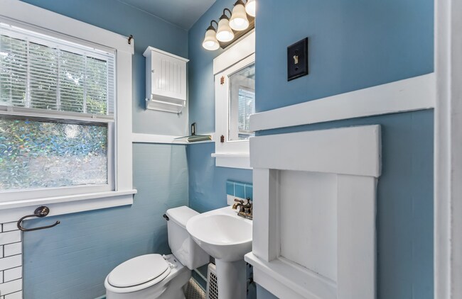 Building Photo - 3514 N 45th Ave