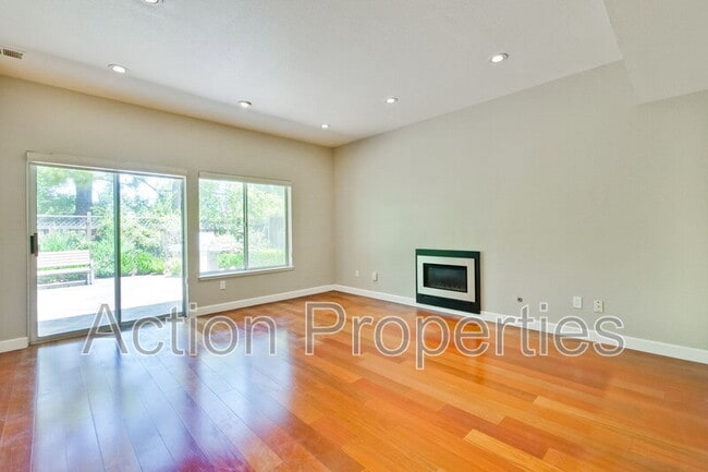 Building Photo - 11754 Ridge Creek Ct