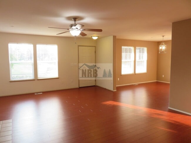 Building Photo - Stunning House in Dupont! $500.00 off 1 Month of Rent!