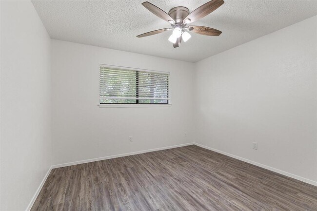 Building Photo - 11411 Walnut Ridge Dr