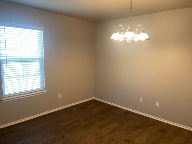 Building Photo - 55+ Community! 2 bedrooms, 2 full bathrooms, stainless appliances, quiet safe community for ages ...