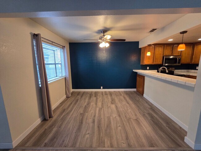 Building Photo - Hurley Place Condo