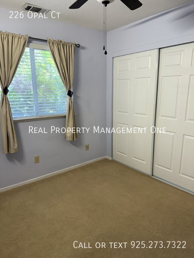 Building Photo - 226 Opal Ct