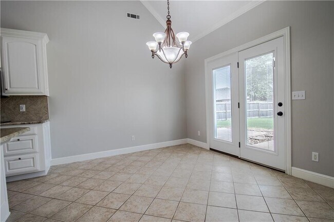 Building Photo - 5607 S 43rd St