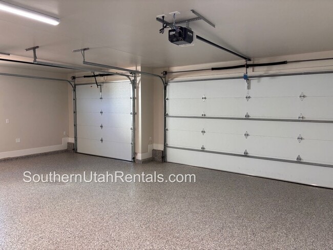 Building Photo - Beautiful 4 bed | 3 Bath | 3 Car Garage of...