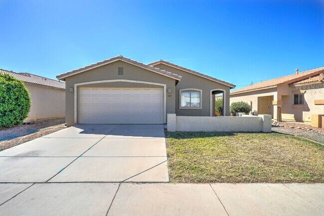 Building Photo - READY TO VIEW NOW! Spacious 3 Bed 2 Bath home in the Estrella Neighborhood