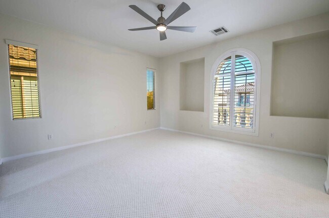 Building Photo - 3 BEDROOM SPACIOUS HOME IN SUMMERLIN!