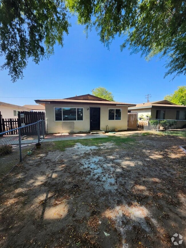 Building Photo - M-Muir Ave (triplex)