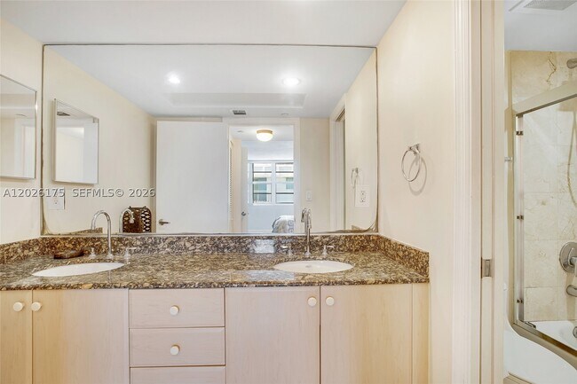 Building Photo - 6917 Collins Ave