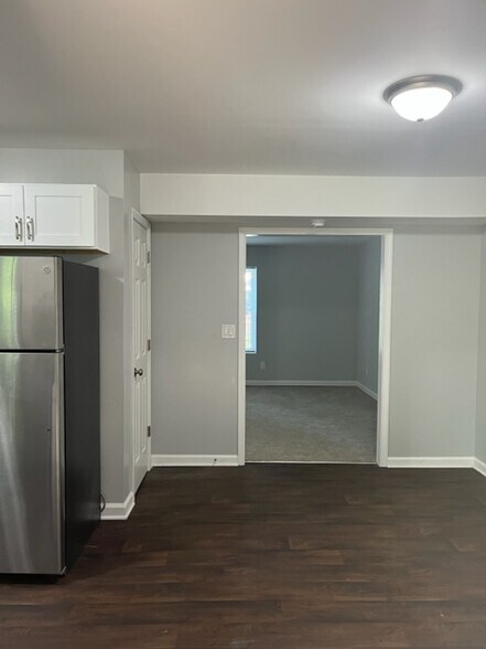 Building Photo - 128 Rainbow Ct