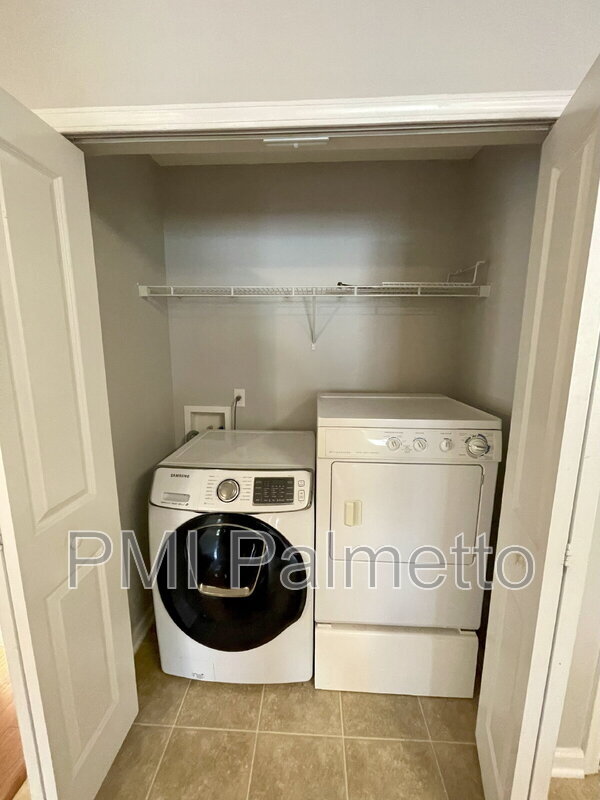 Building Photo - 229 St Andrews Pl Dr
